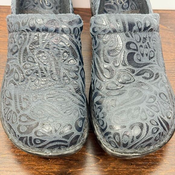 Born BOC blue print leather clog size 7 1/2 - Picture 2 of 9